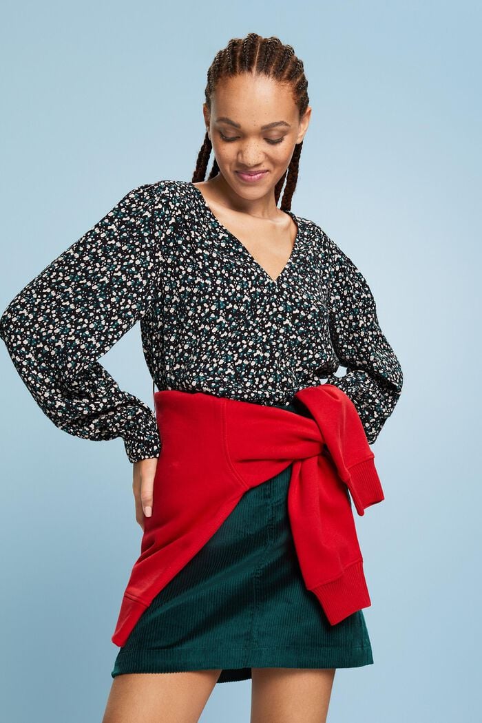 Gemusterte Bluse mit V-Ausschnitt