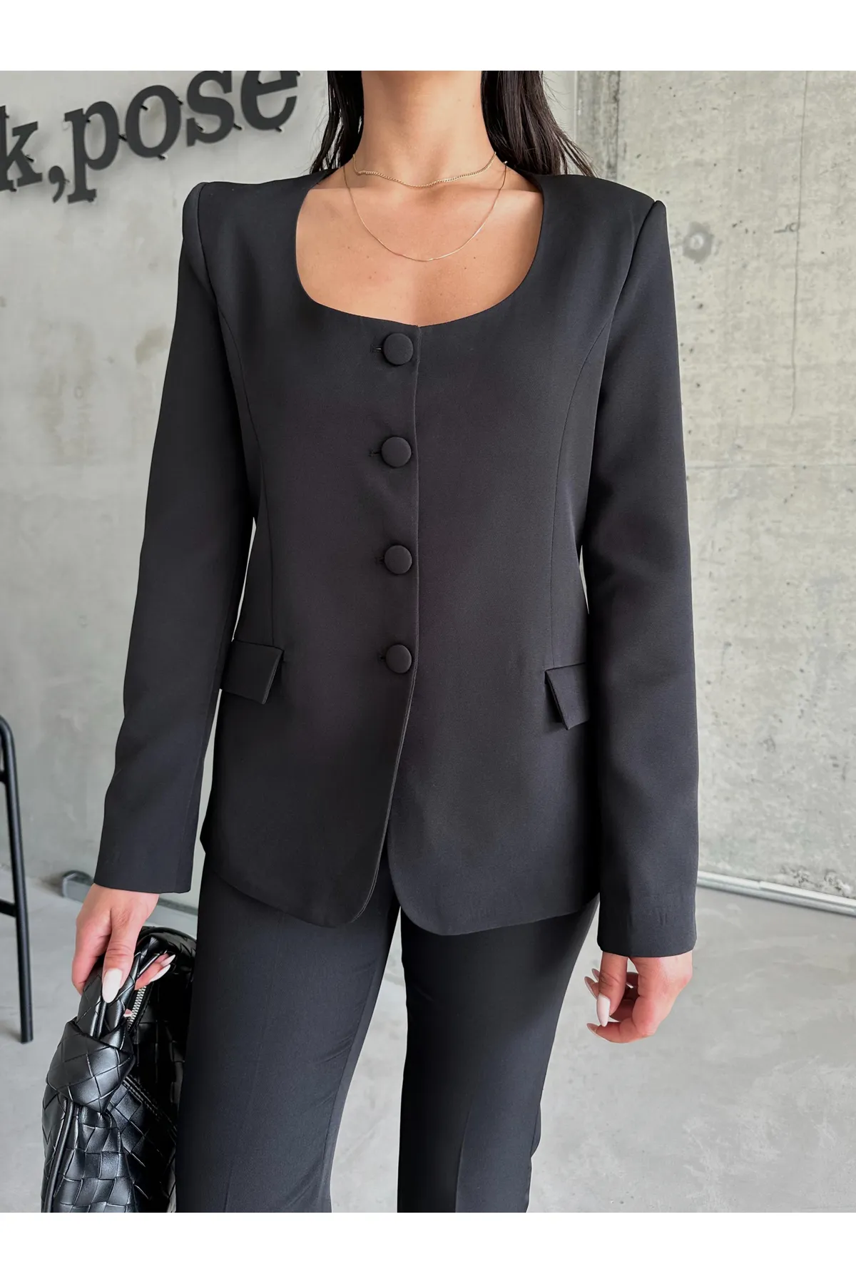 Laluvia  Schwarzes Premium-Jacken-Hose-Set mit rundem Kragen