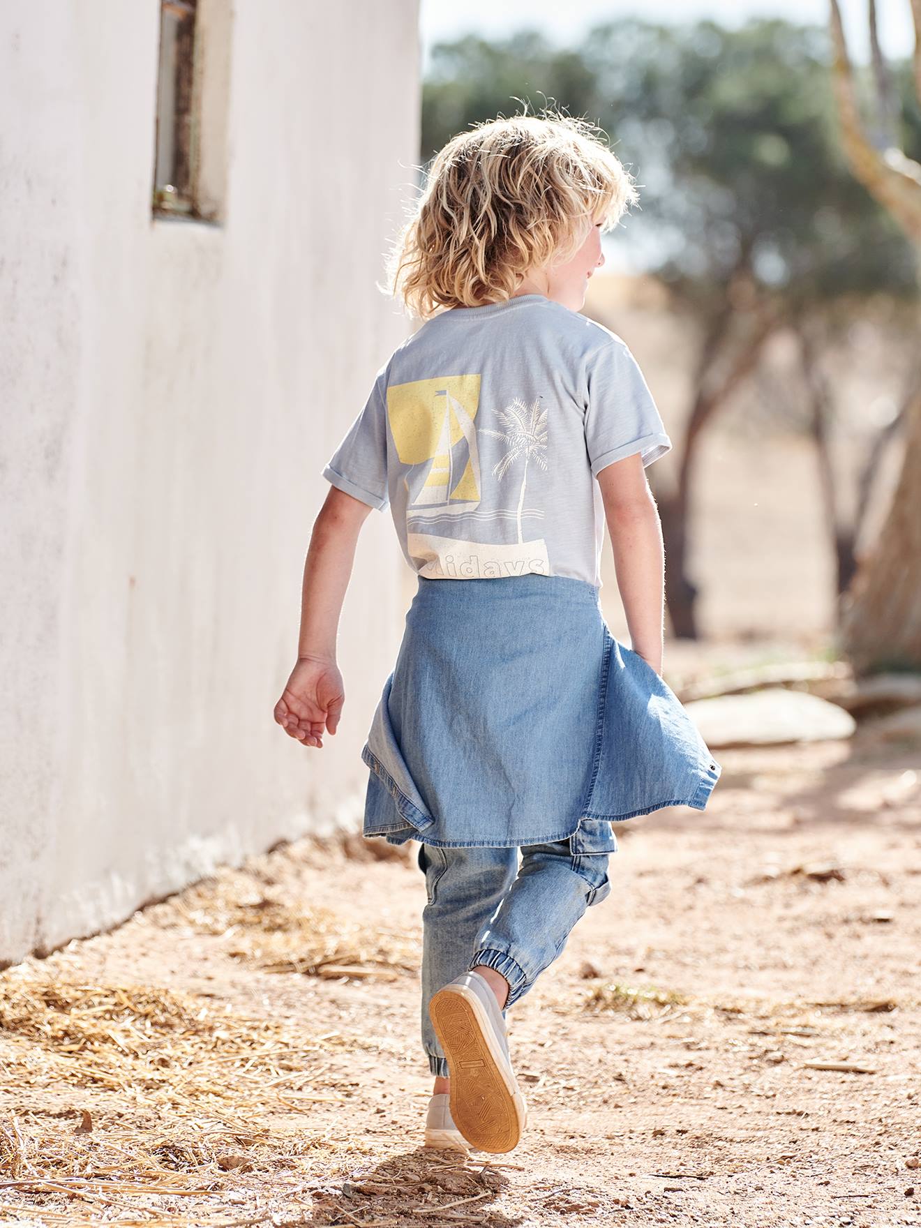 Vertbaudet Jungen T-Shirt, Boot-Print hinten - hellblau