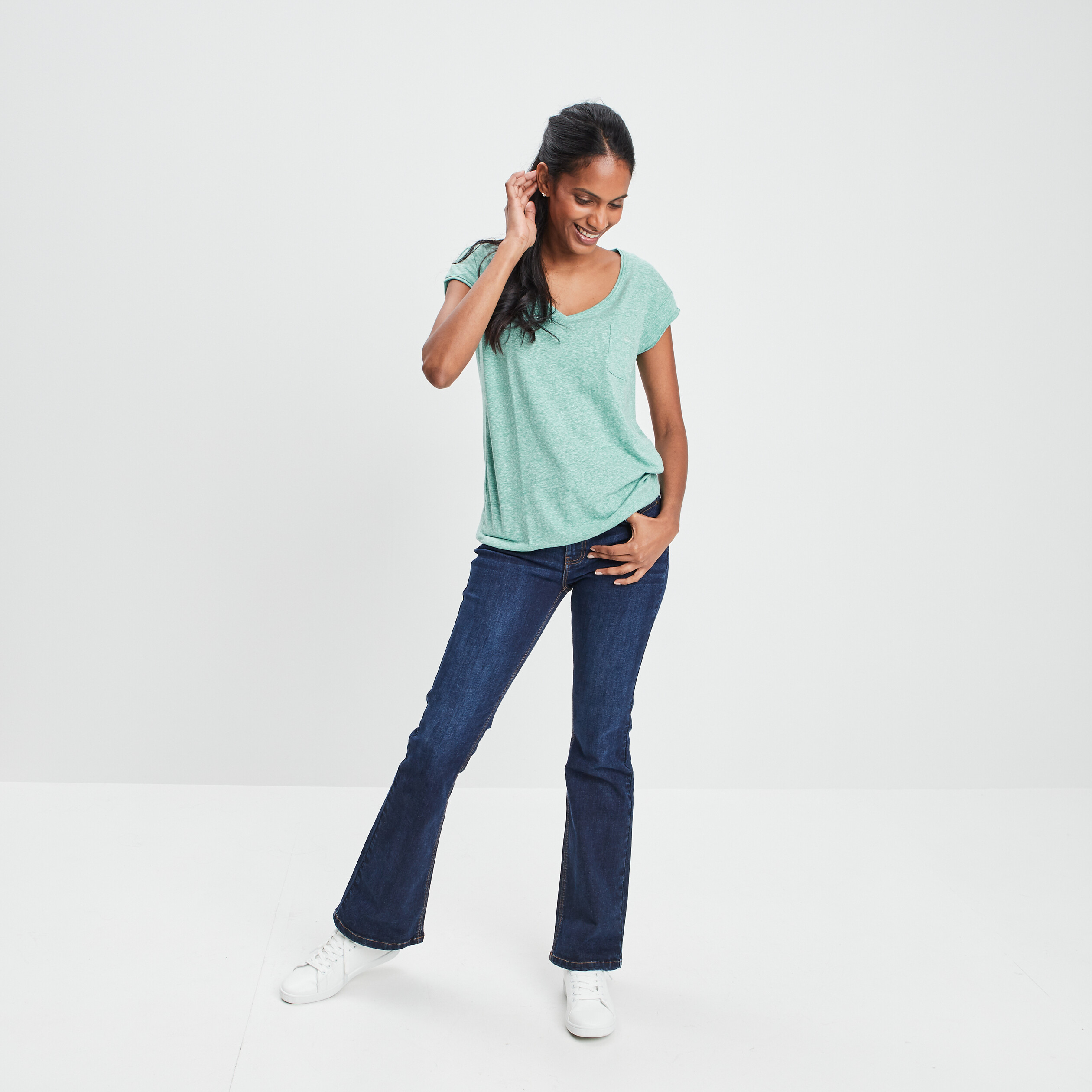 T-shirt col v poche poitrine Creeks vert clair femme | La Halle