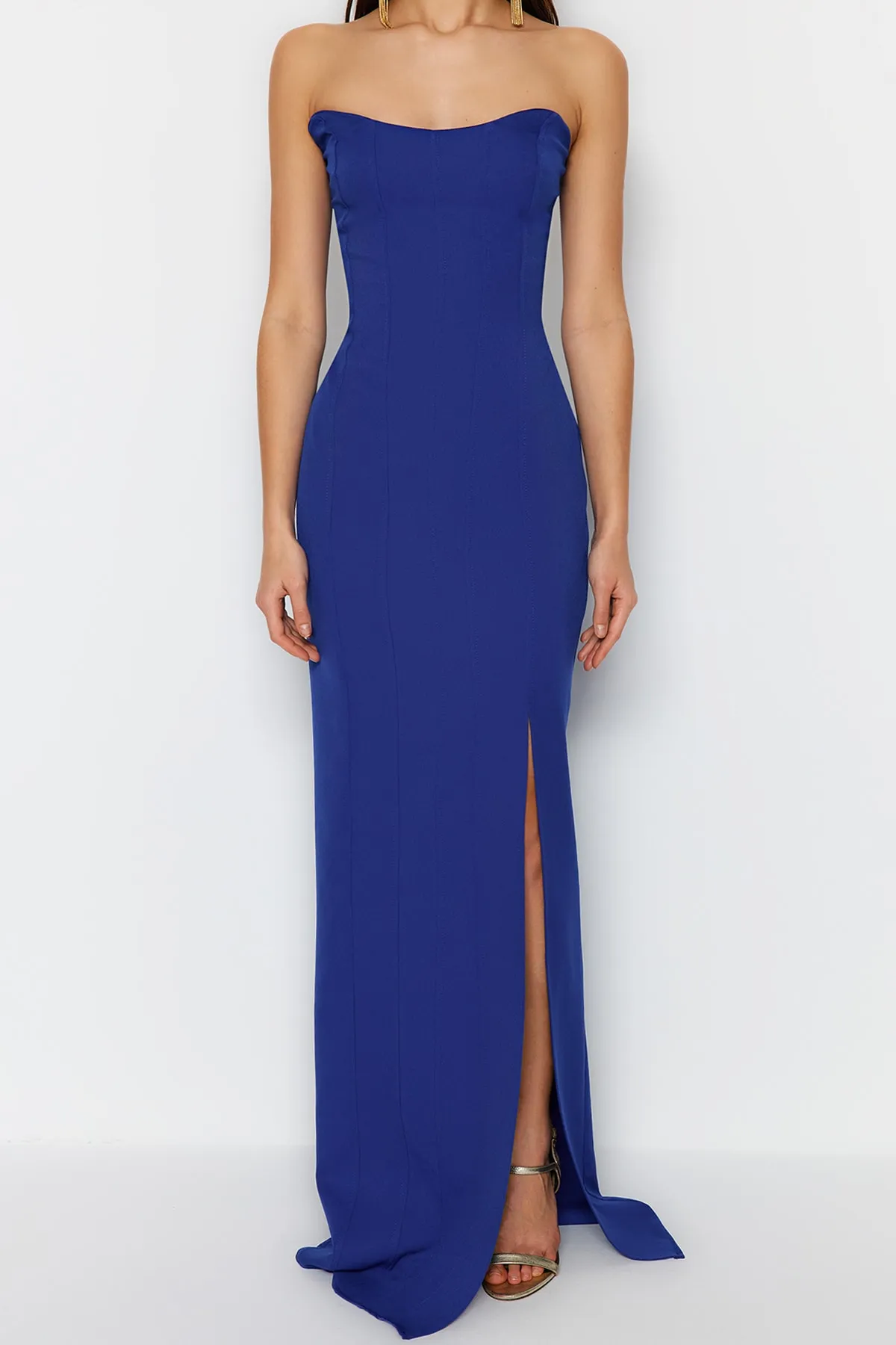 Trendyol Collection  Saks Langes Abendkleid in Bügel-Optik TPRSS23AE00185