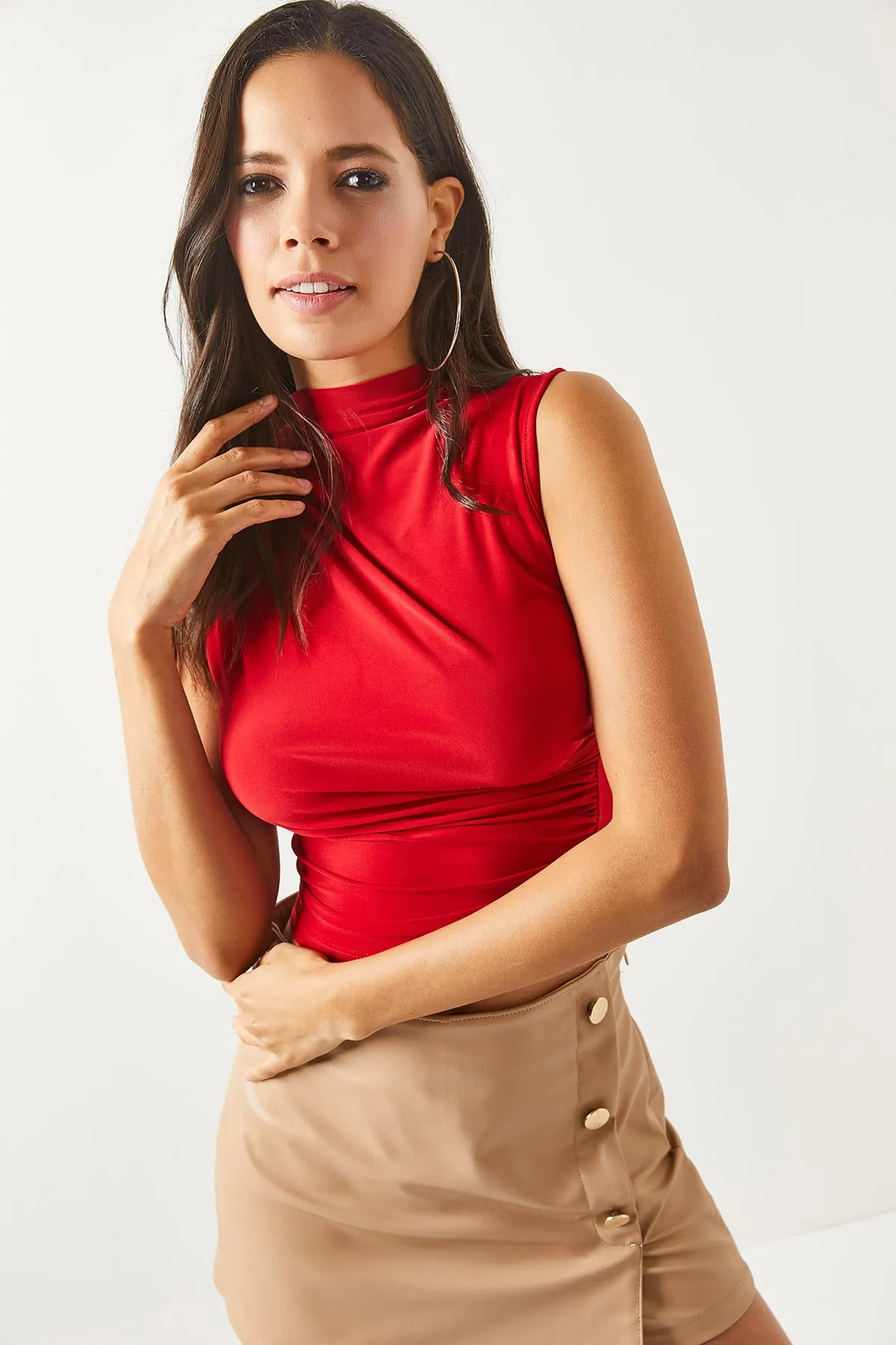 Olalook  Rote Crop-Bluse mit hohem Kragen für Damen BLZ-19002165