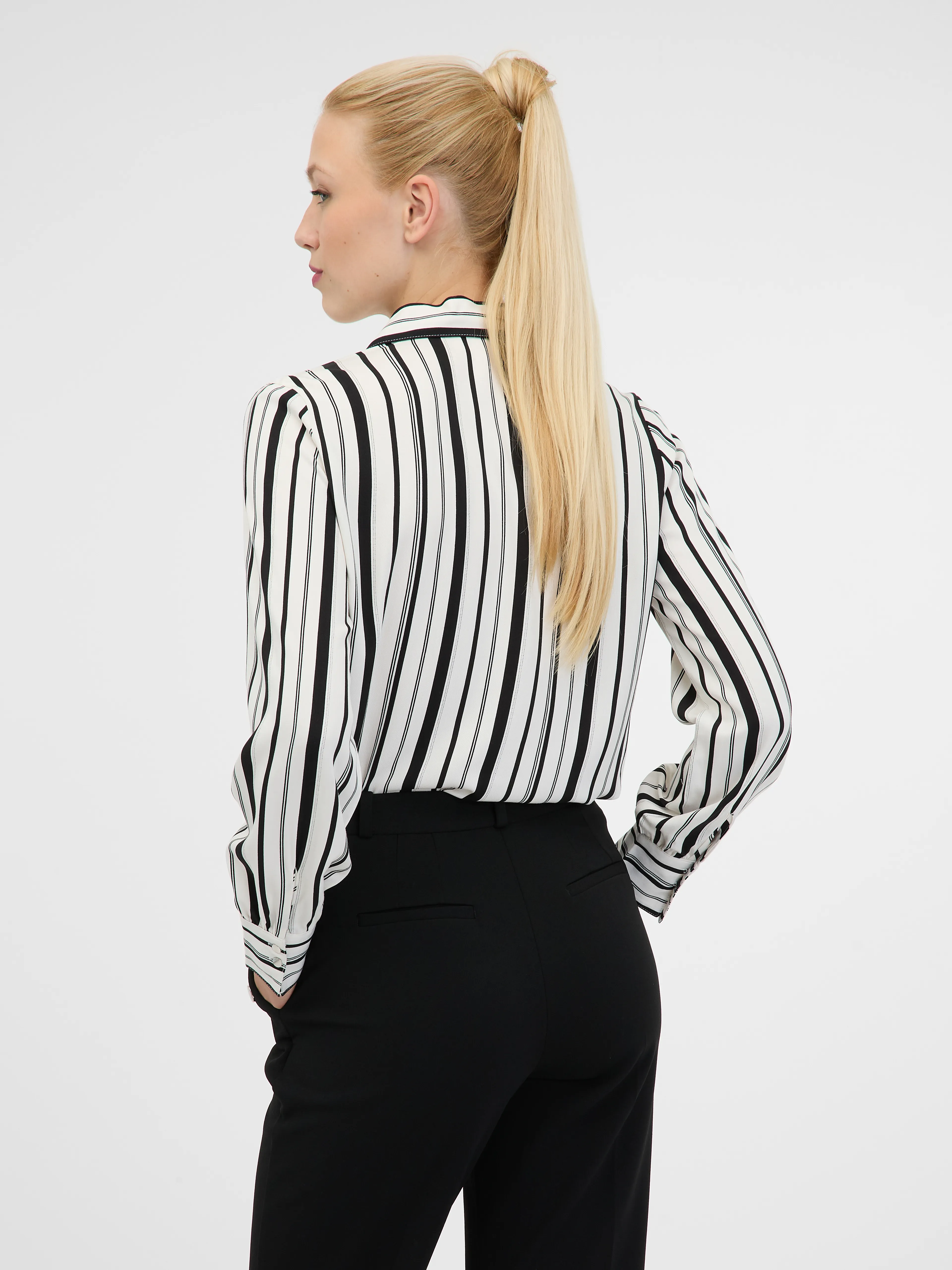 Weiß-schwarze Damenbluse ORSAY