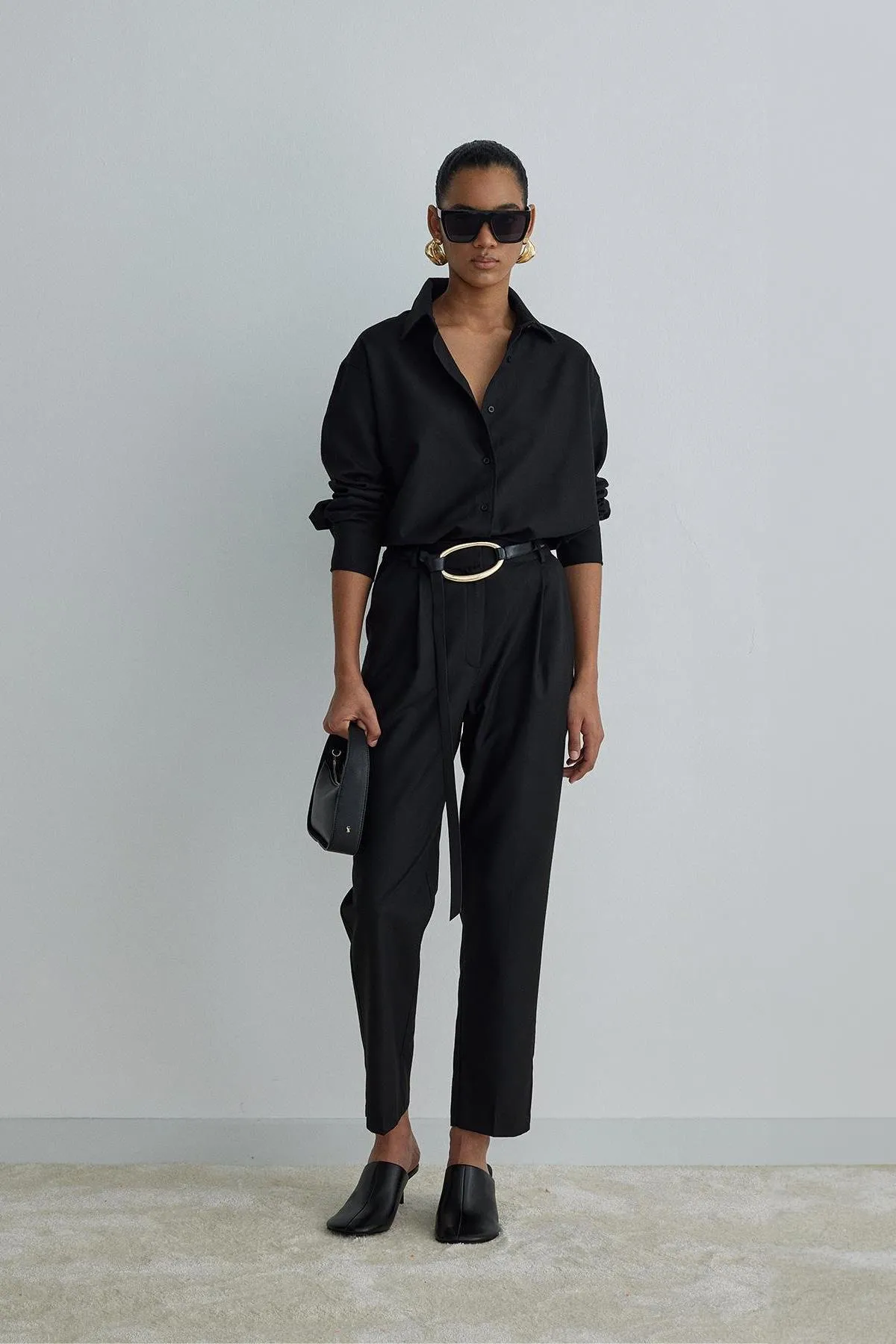 Suud Collection  Schwarze Jil-Hose im Karottenschnitt