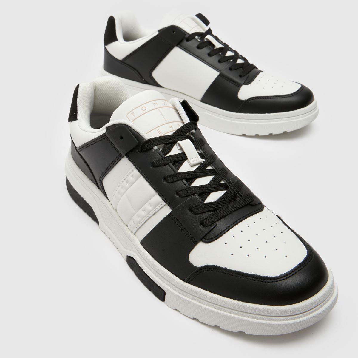Tommy Jeans Brooklyn Patent edzőcipő fekete-fehér színben