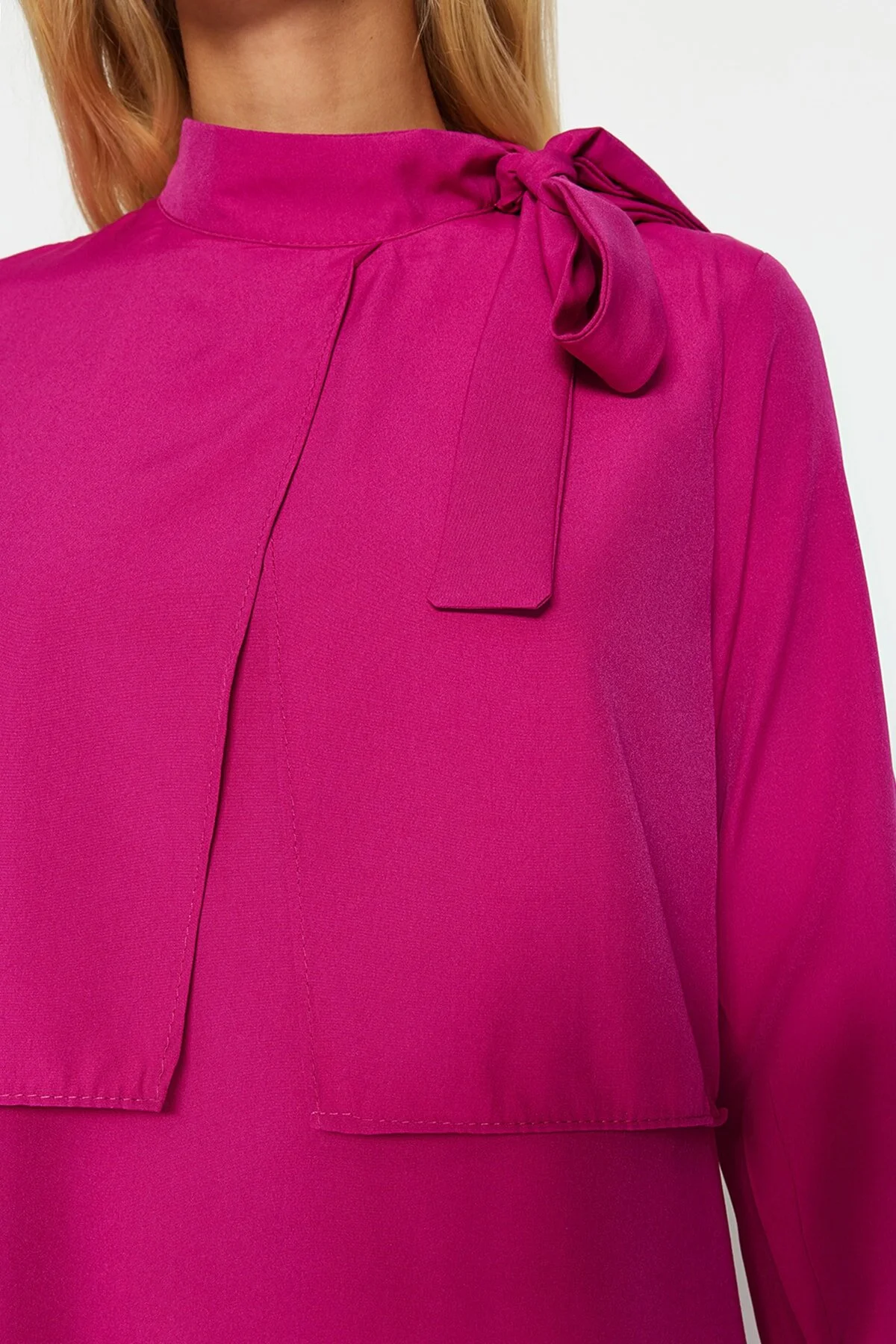 Trendyol Modest  Rosa gewebtes Kleid mit Kragen und Krawattendetails TCTSS23EB00283