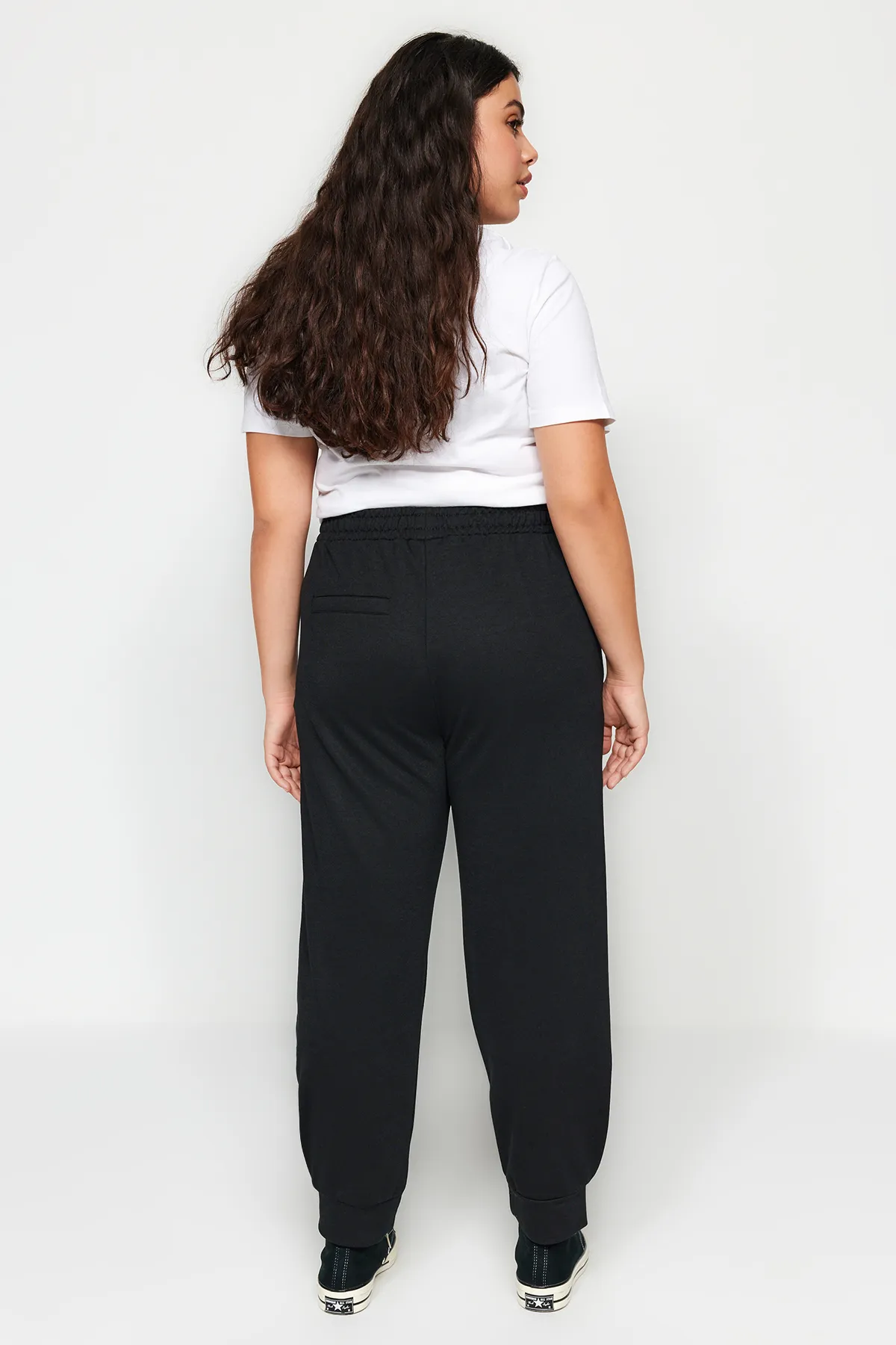 Trendyol Curve  Schwarze dünne Jogger-Strick-Jogginghose TBBAW24AJ00011