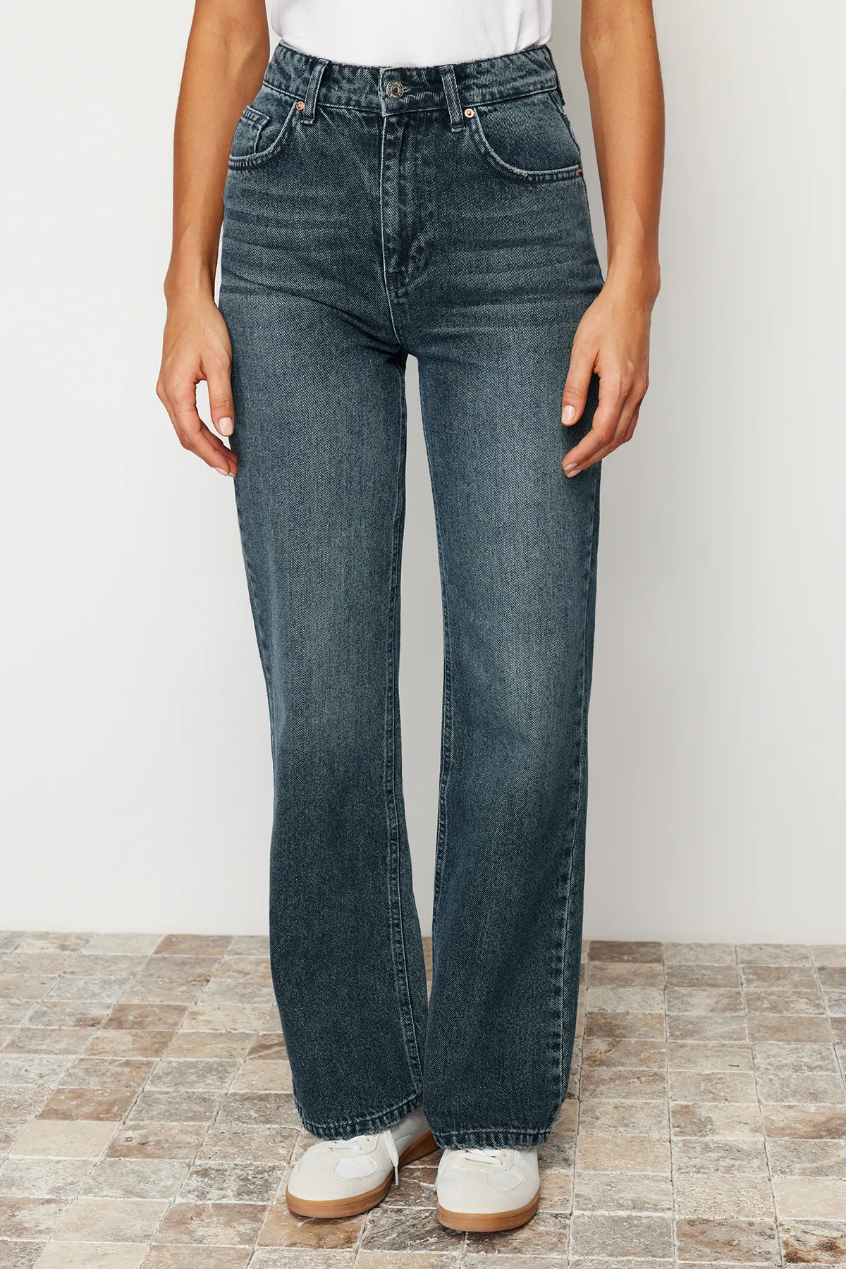 Trendyol Collection  Dunkelblaue Vintage-Jeans mit hoher Taille und weitem Bein und verblasstem Effekt TWOSS24JE00080