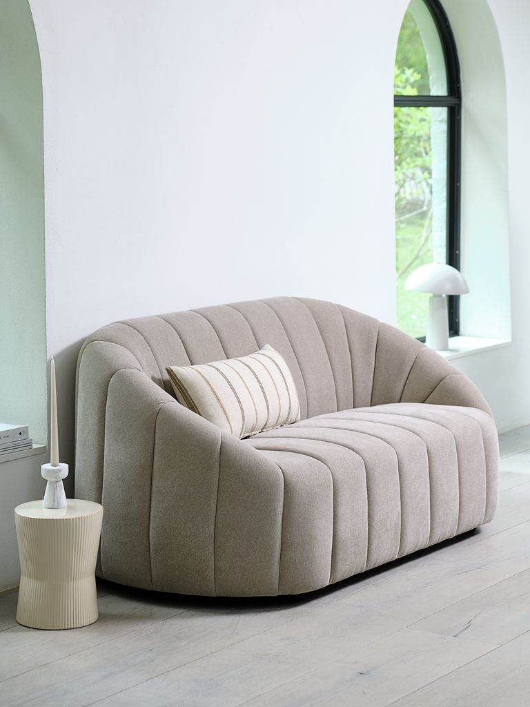 HUNDIGE Sofa HUNDIGE 2-osobowa tkanina w kolorze beżowym