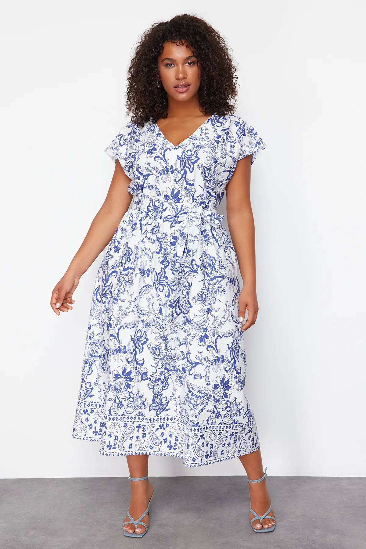 Trendyol Curve  Mehrfarbiges gewebtes Kleid mit tiefem V-Ausschnitt TBBSS24AH00064