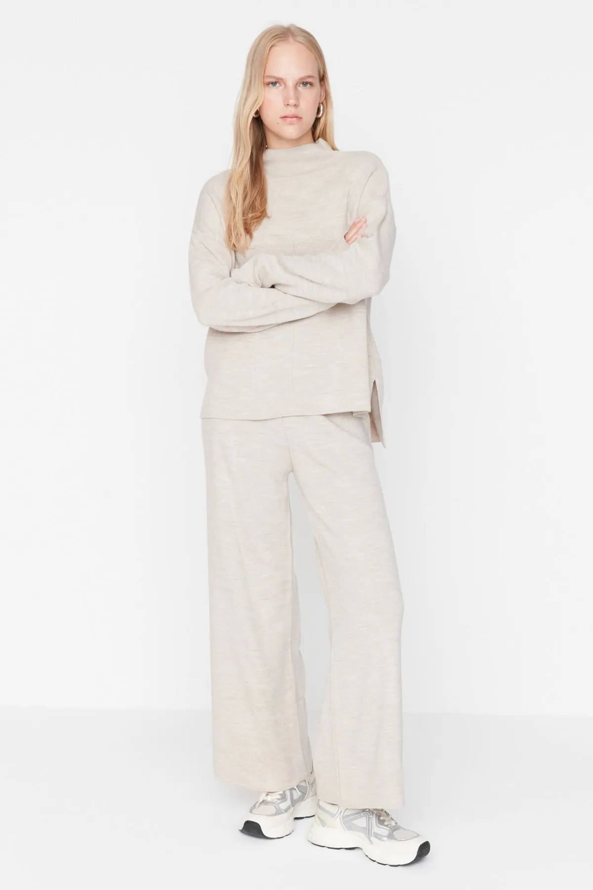 Trendyol Collection  Beiges Strickoberteil und -unterteil im Set mit normaler Hose TWOAW21AU0060