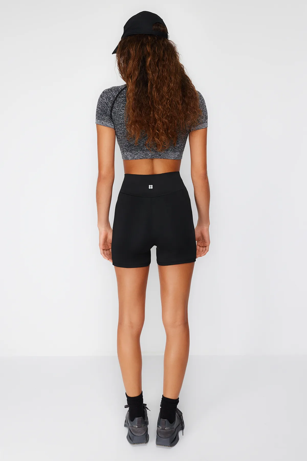 Trendyol Collection  Schwarze 2.Extra Bauch Sammler und kurze gestrickte Sport Shorts Leggings mit Schicht THMSS24TY00013