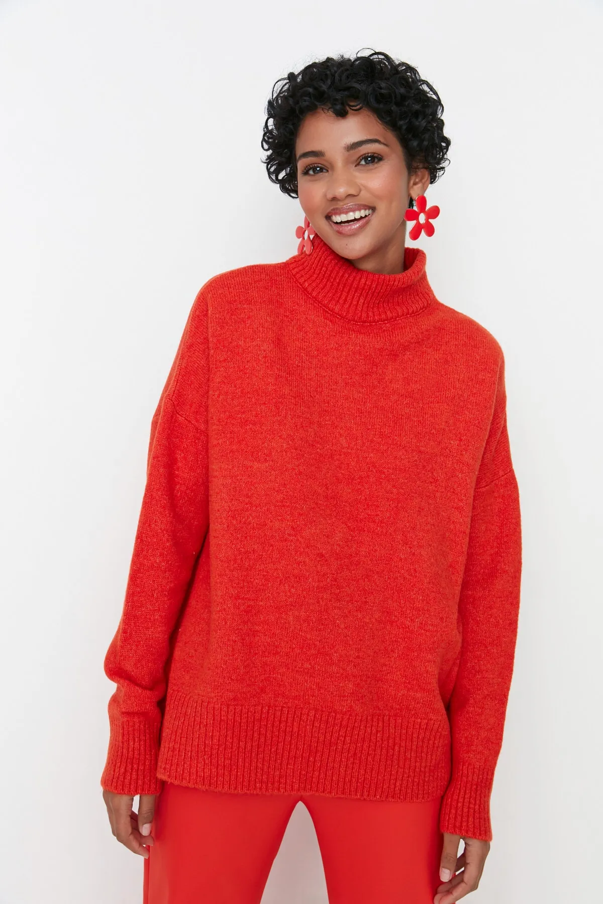 Trendyol Collection  Orangefarbener, weicher, strukturierter Strickpullover mit Stehkragen und weiter Passform TWOAW23KZ00469