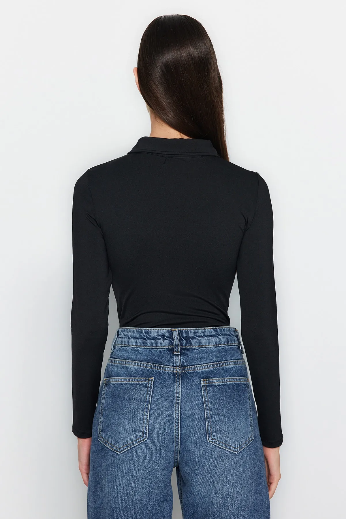Trendyol Collection  Schwarzer Stretch-Strickbody mit Reißverschlusskragen, Druckknopfverschluss TWOAW24BD00005