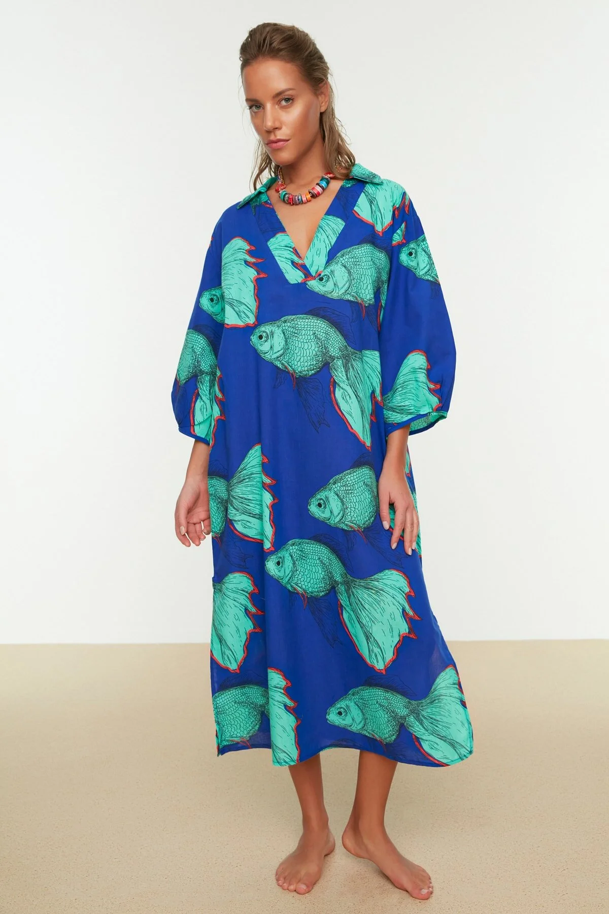 Trendyol Collection  Unterwassergemustertes, weit geschnittenes Midi-Strandkleid mit Ballonärmeln aus 100 % Baumwolle TBESS22EL0009