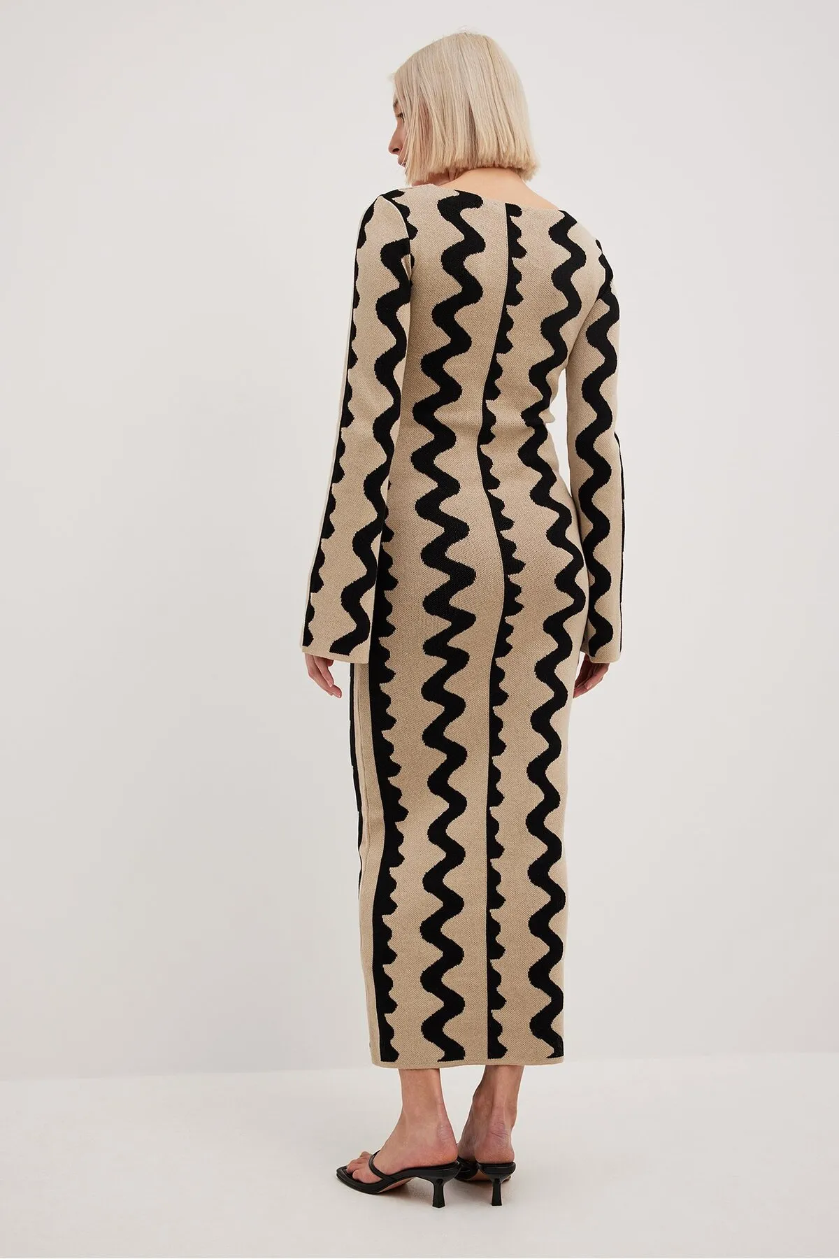 NA-KD  Gestricktes Maxikleid mit weiten Ärmeln