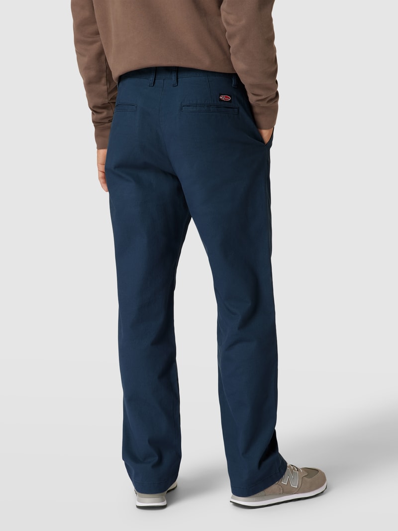 Hose mit Label-Patch in dunkelblau