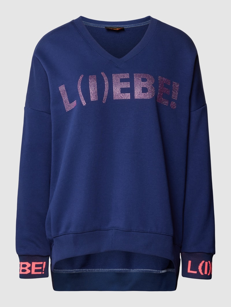 Sweatshirt mit Ziersteinbesatz Modell 'L(I)EBE!' in marineblau