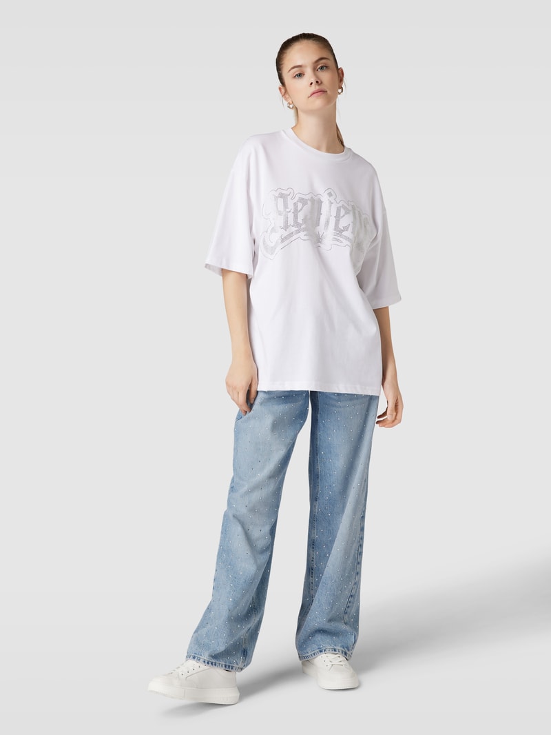 Jeans mit Strasssteinbesatz in hellblau