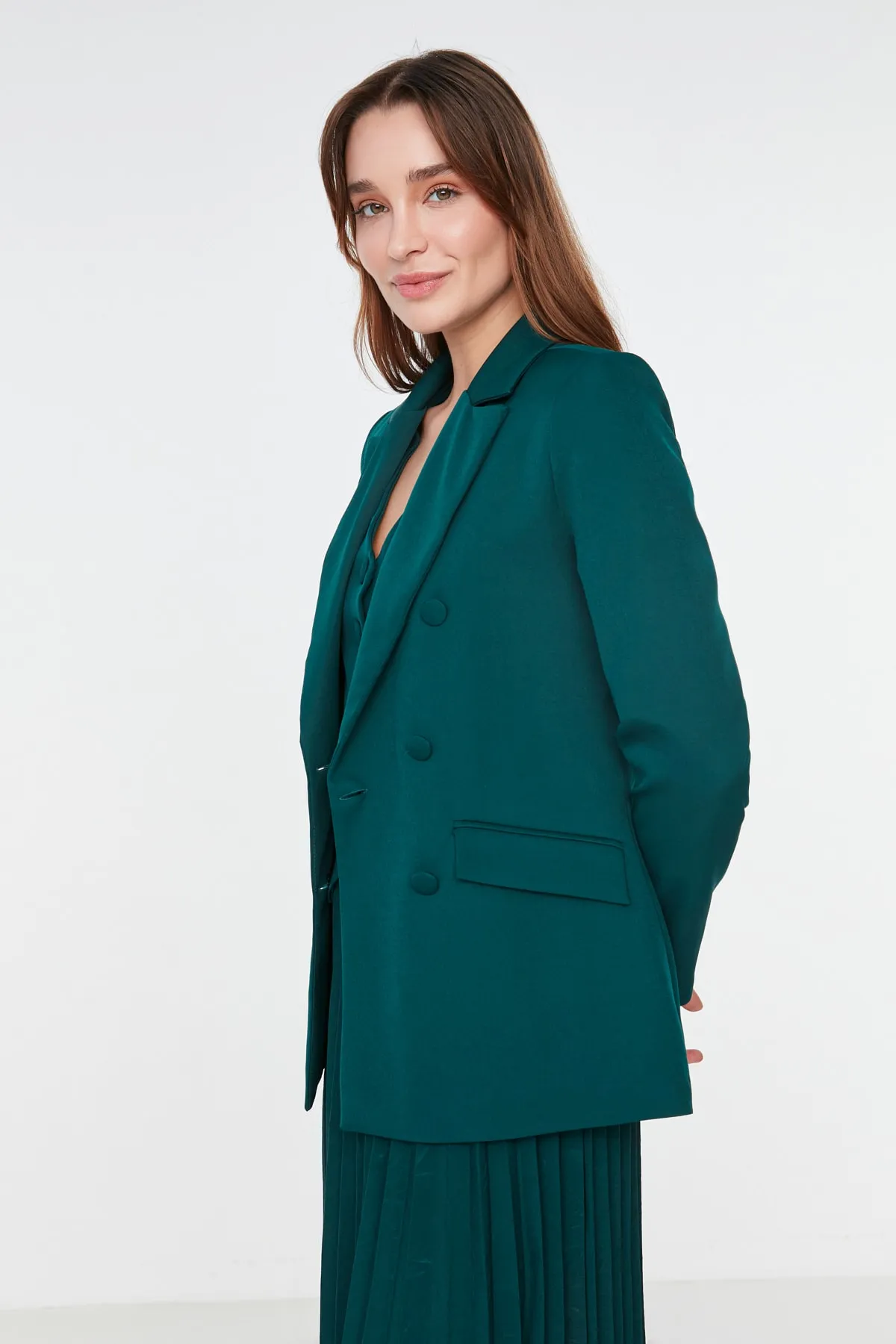 Trendyol Collection  Grüne, gefütterte, gewebte Blazerjacke mit normalem Schnitt TWOSS21CE0137