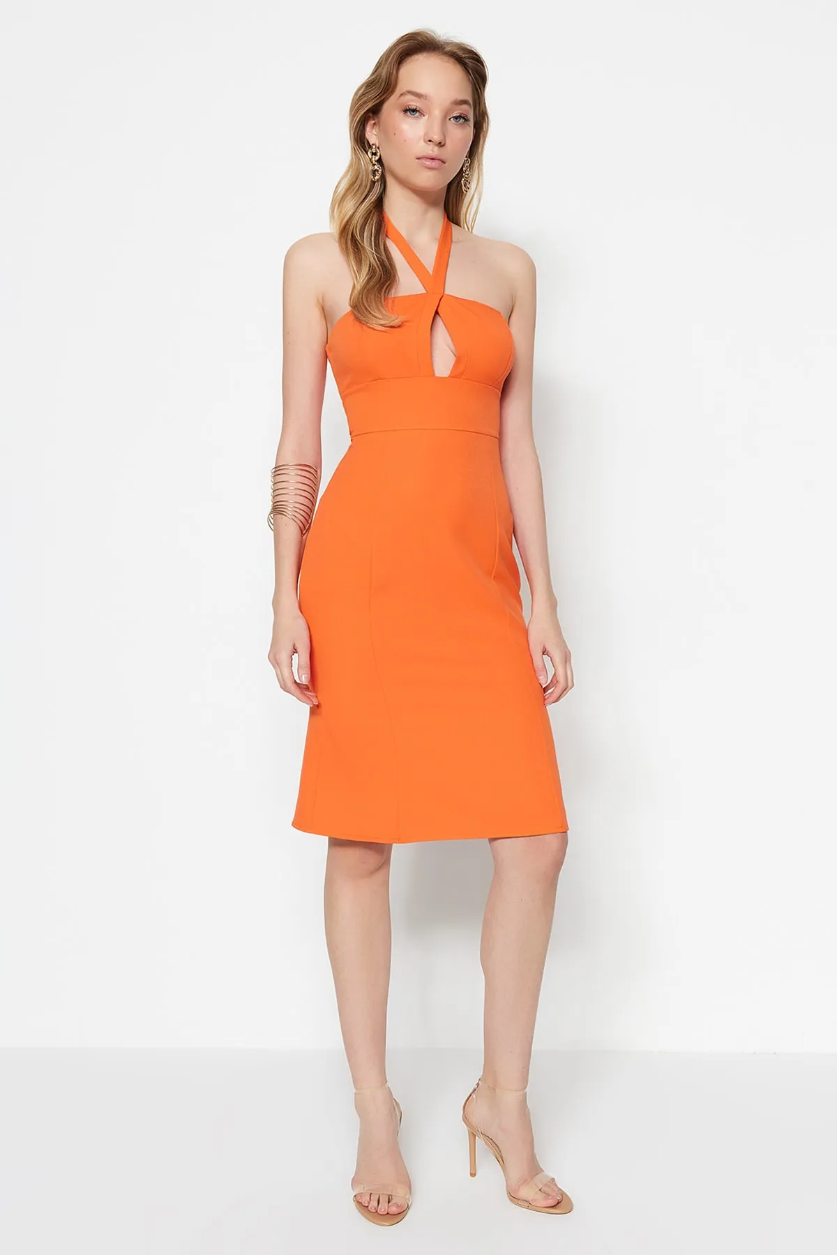 Trendyol Collection  Orangefarbenes Midikleid mit gewebtem Kragen und detailliertem Webkragen TWOSS23EL00110