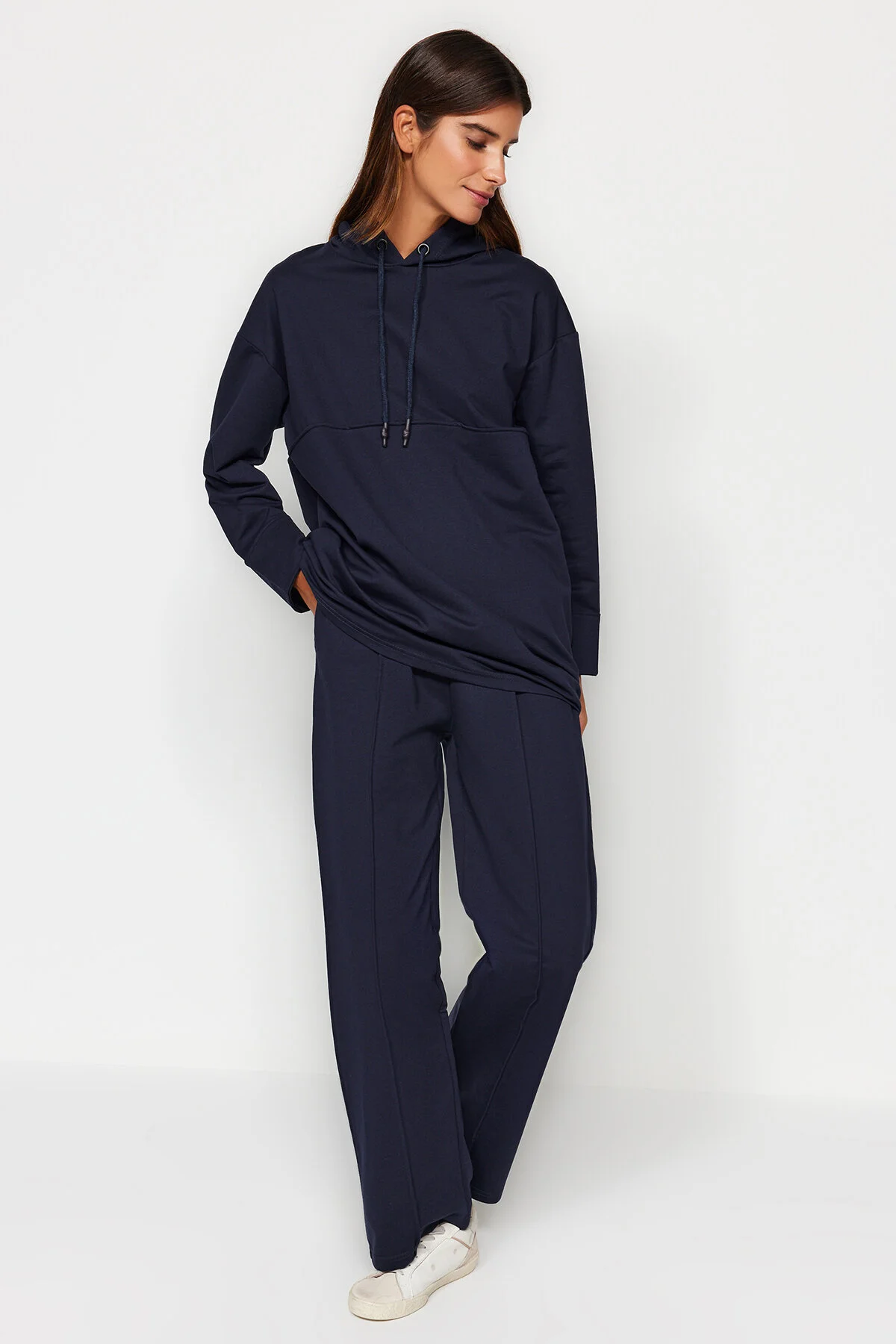Trendyol Modest  Marineblaues Strick-Trainingsanzug-Set mit Kapuze TCTAW23EN00012