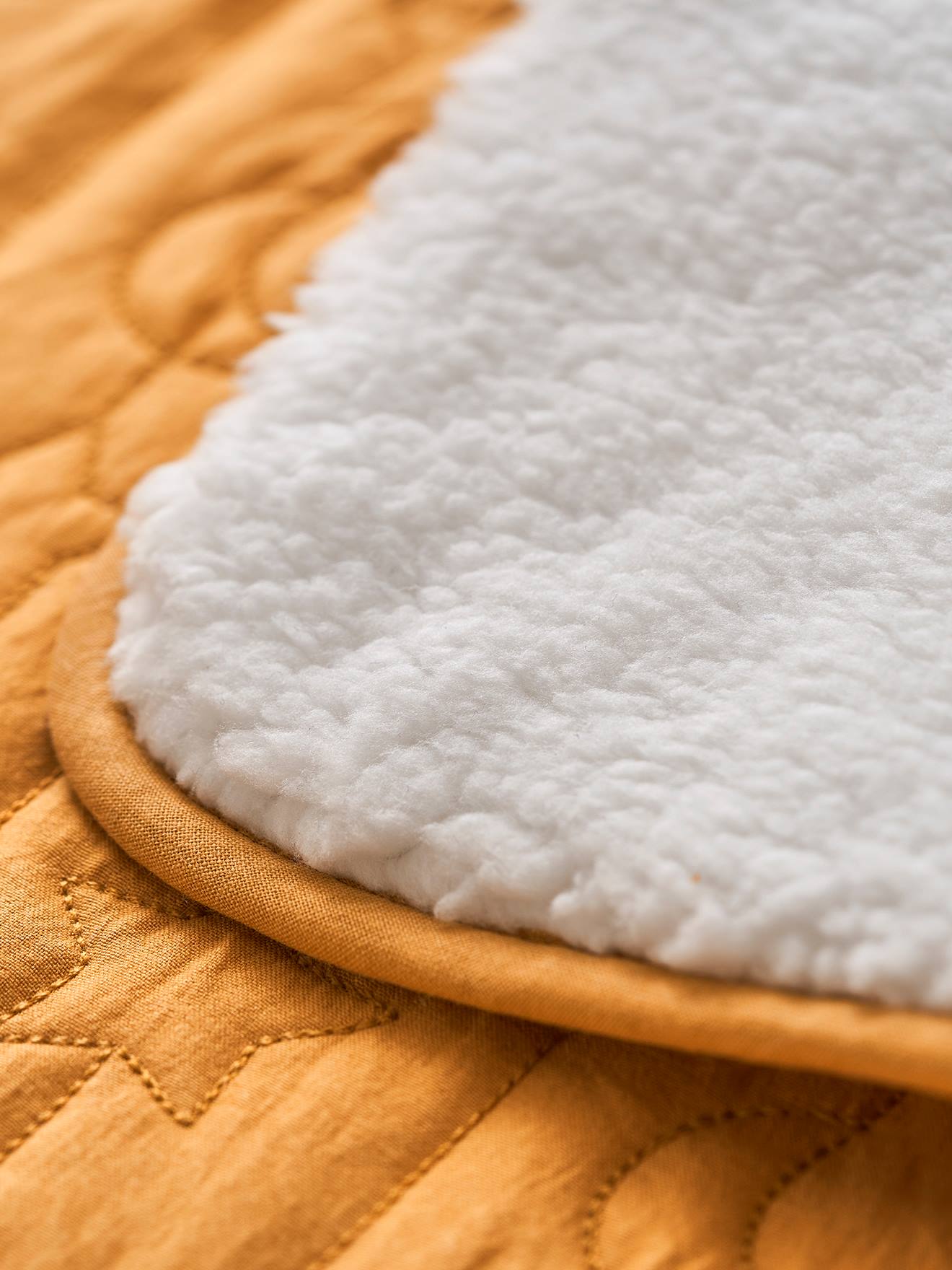 Couverture en sherpa PETIT MOUTON miel / écru