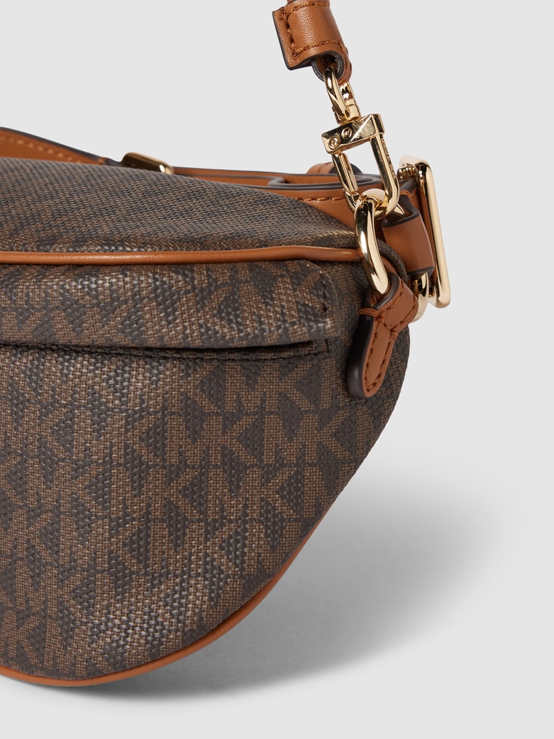 Crossbody Bag mit Label-Applikation Modell 'SLATER' in mittelbraun