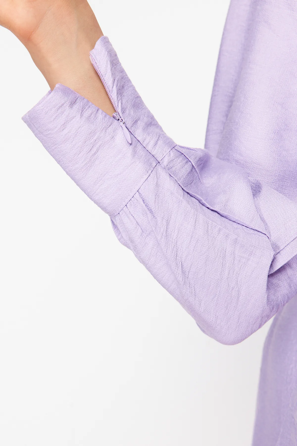 Trendyol Modest  Fliederfarbenes, gewebtes Kleid in Leinenoptik mit breitem Gürtel und Reißverschlussbündchen TCTSS23EB00219