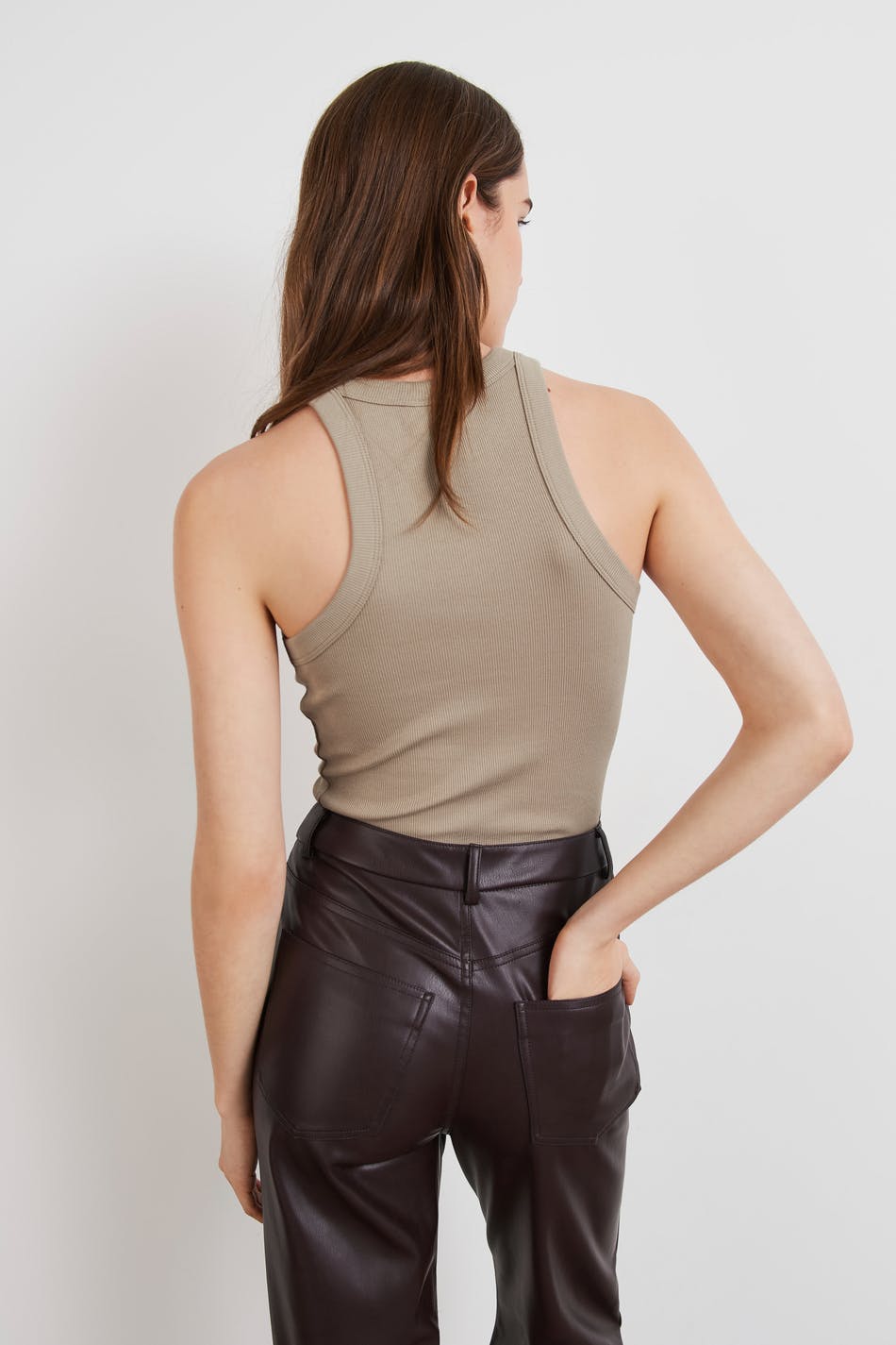 Basic rib tank