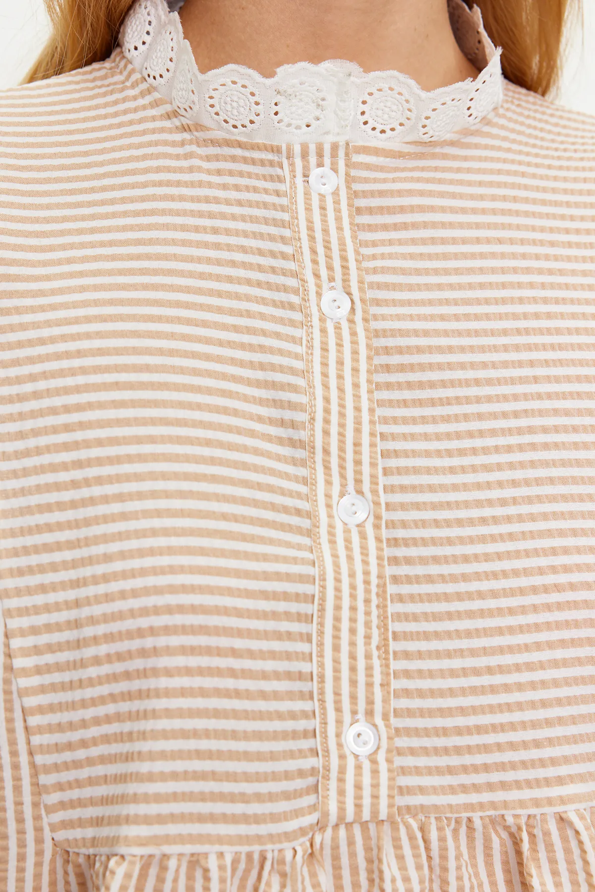 Trendyol Modest  Orangefarbene, karierte Seersucker-Tunika mit gewebter Spitze TCTSS23UK00067