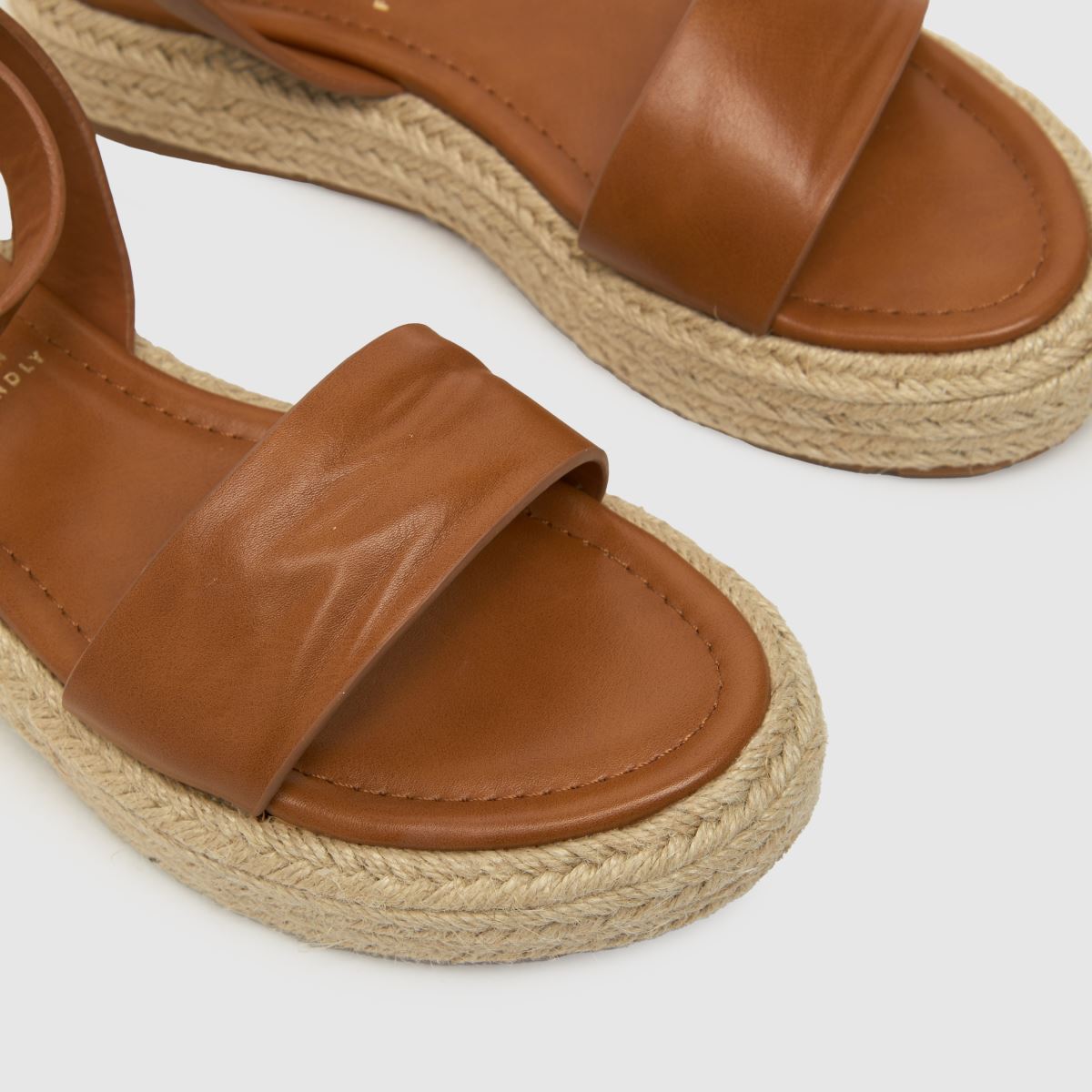 – Violetta låga espadrillsandaler i brunt material