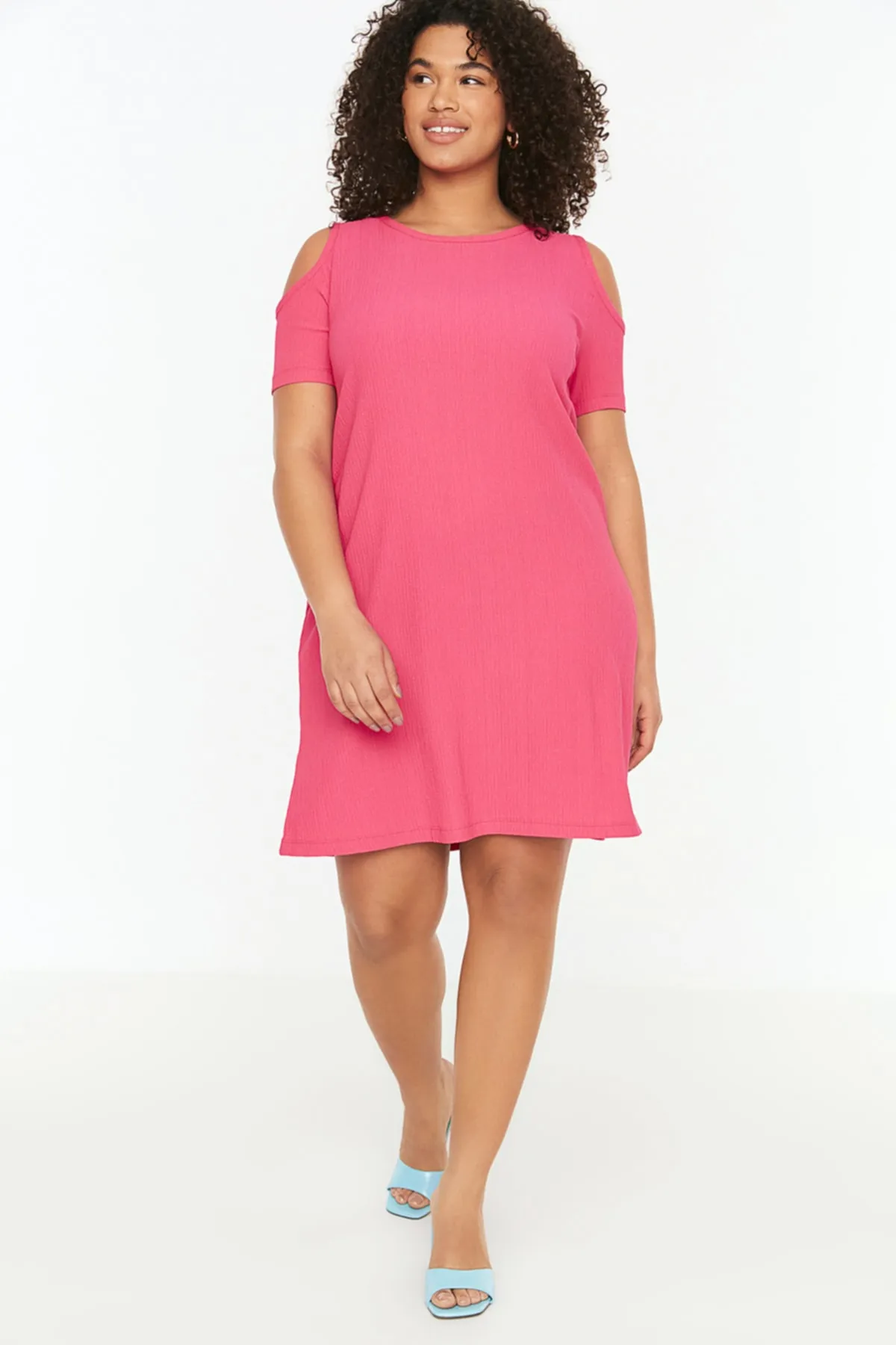 Trendyol Curve  Fuchsiafarbenes, detailliertes Strickkleid mit A-Linien-Ausschnitt TBBSS22EL2986