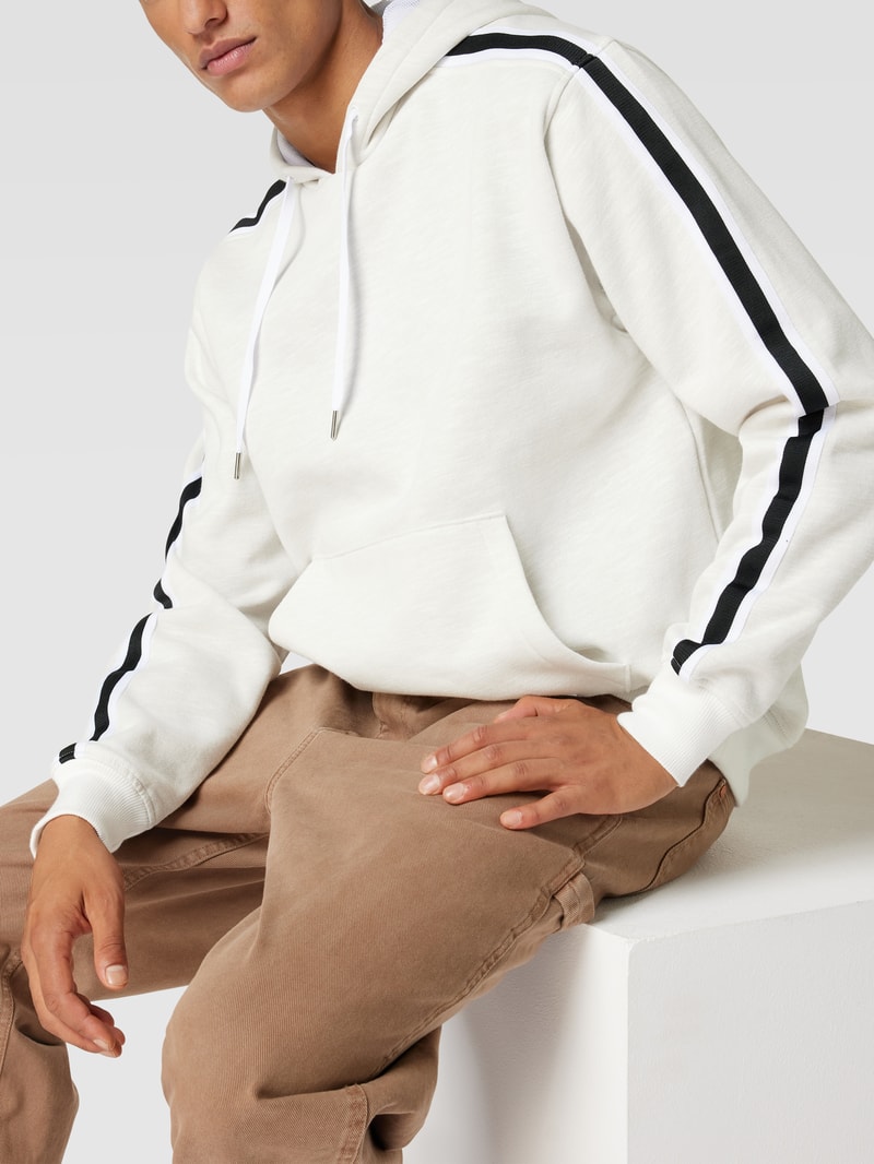 Hoodie mit Label-Patch in weiß