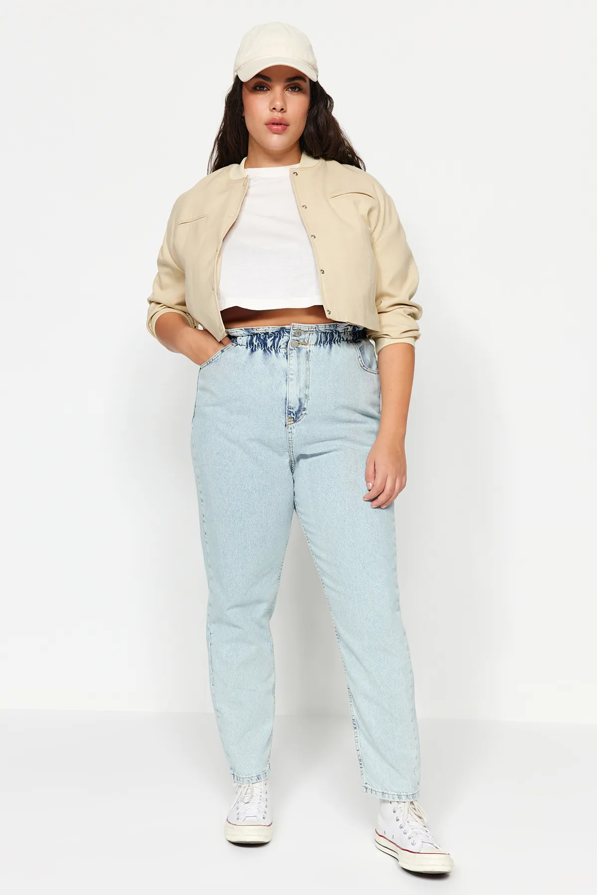 Trendyol Curve  Blaue Mom-Jeans mit hoher Taille und elastischem Bund TBSSS22JE00009
