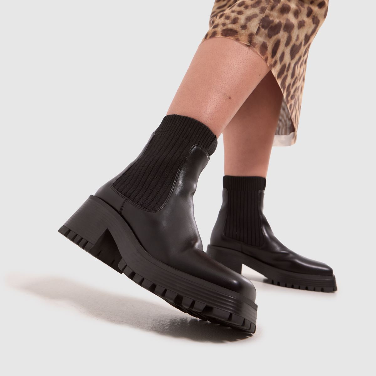 SIMMI – Kassper – Svarta chelseaboots med sockmönster