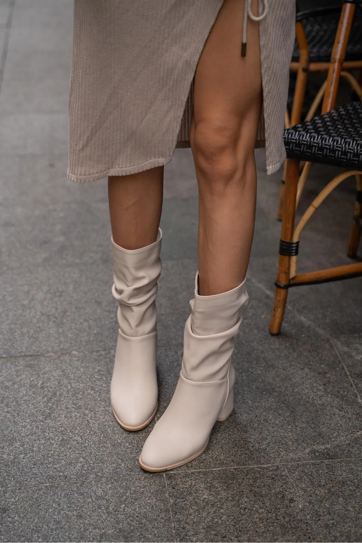 Madamra  Beige Damen-Stiefel mit detailliertem Absatz