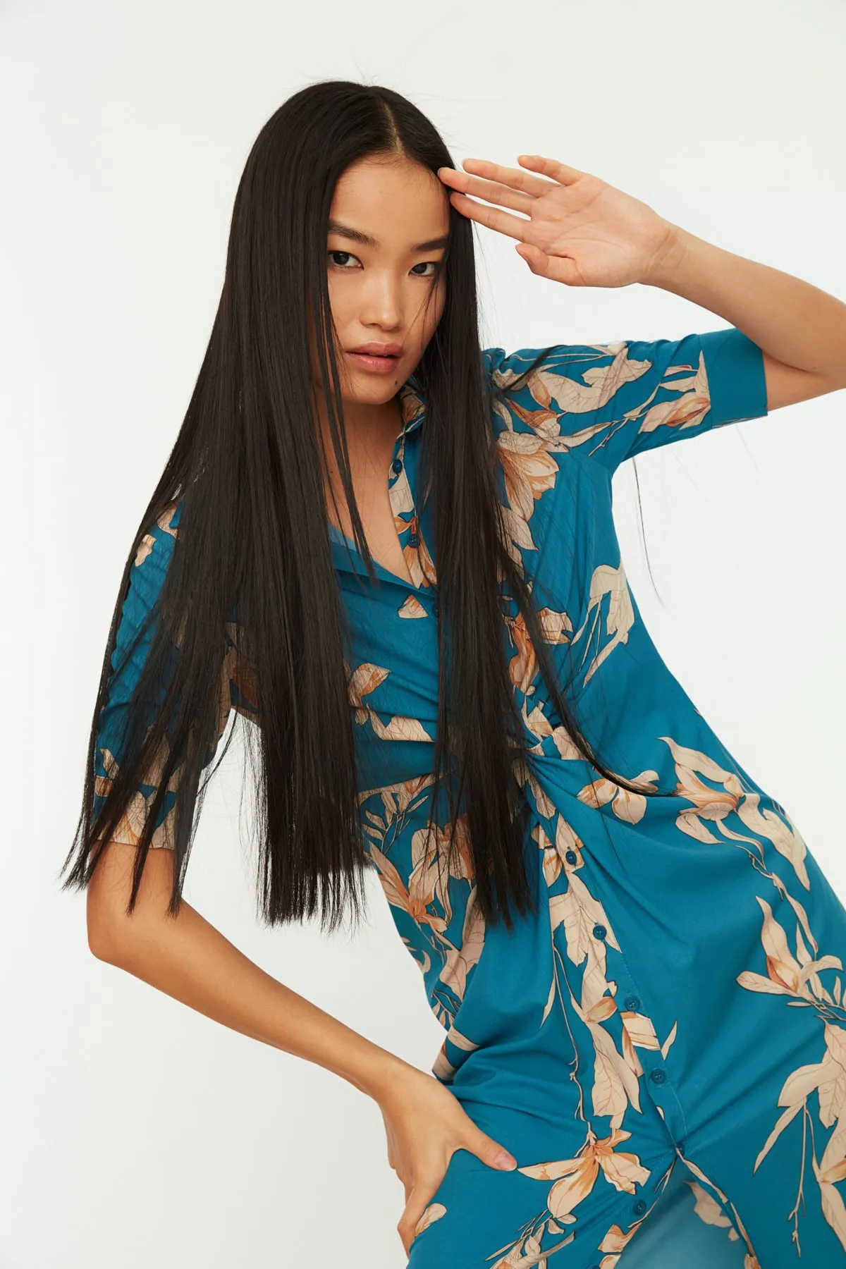 Trendyol Collection  Mehrfarbiges, detailliertes, gewebtes Hemdkleid mit Raffungen TWOSS21EL1018
