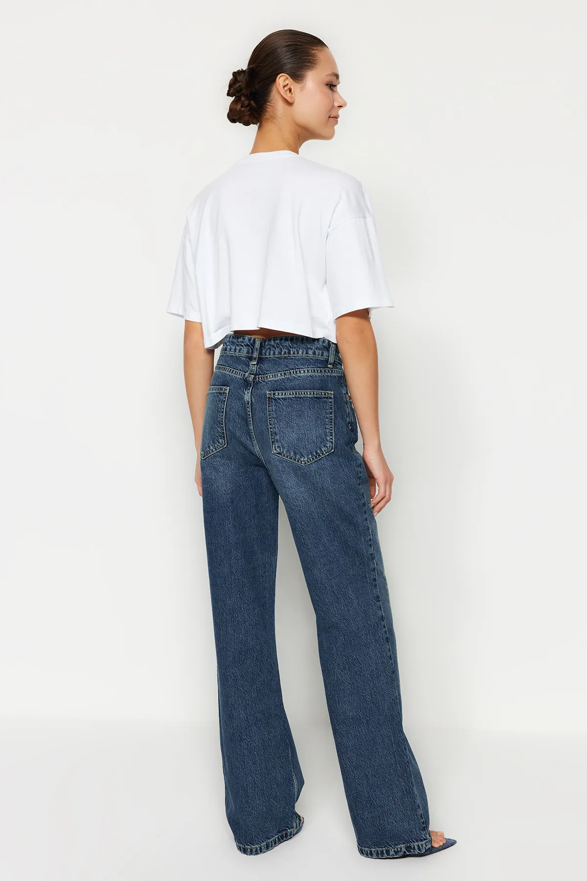 Trendyol Collection  Blaue, nachhaltigere, zerrissene Jeans mit hoher Taille und weitem Bein TWOSS24JE00023