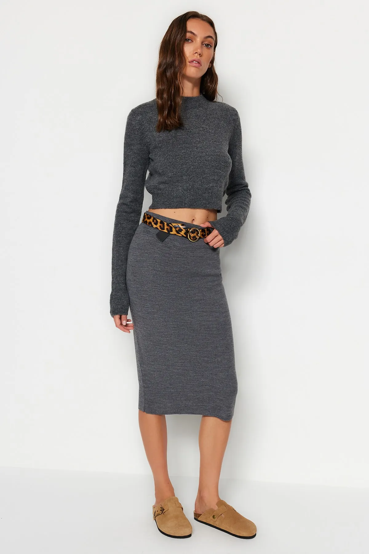 Trendyol Collection  Anthrazitfarbener Midi-Bleistift-Strickrock TWOAW20DU0006