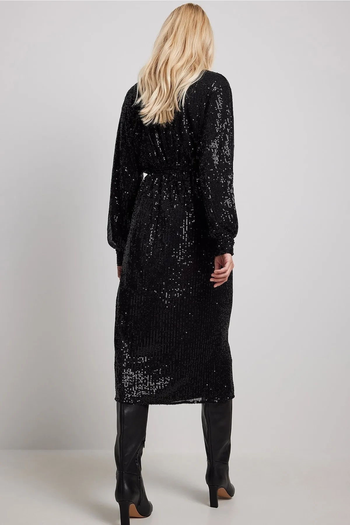 NA-KD  Wickelkleid mit Pailletten