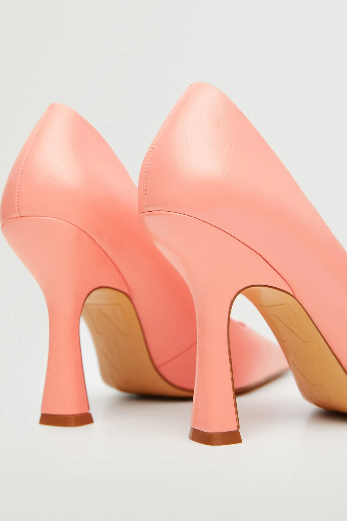 MANGO  Lachsfarbene Damen-Klassikerschuhe 27052509