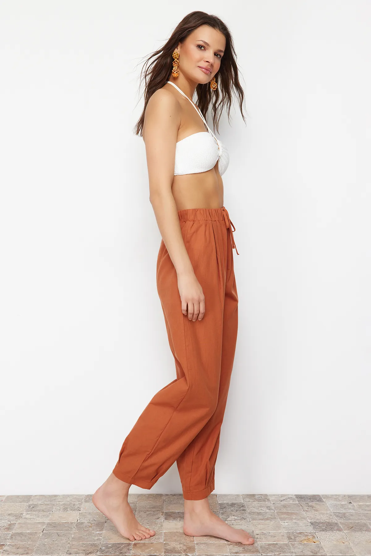 Trendyol Collection  Zimtgewebte Hose TBESS23PL00015