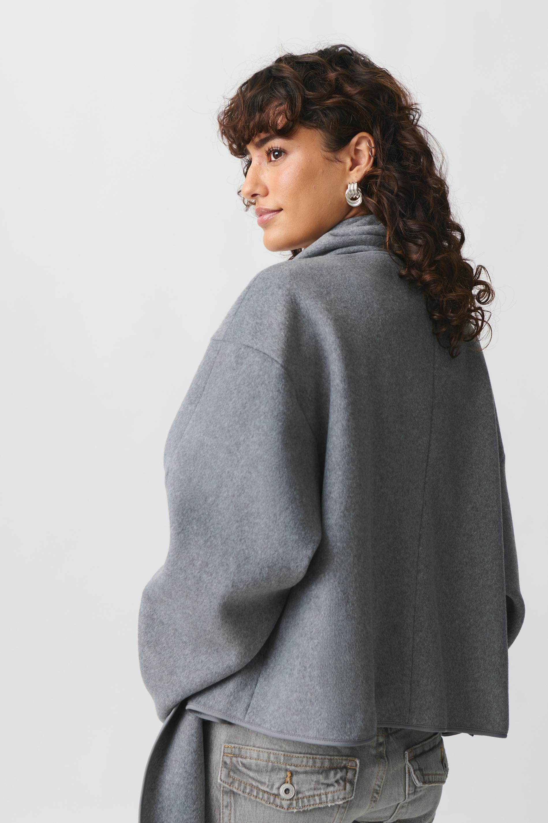 Short scarf jacket