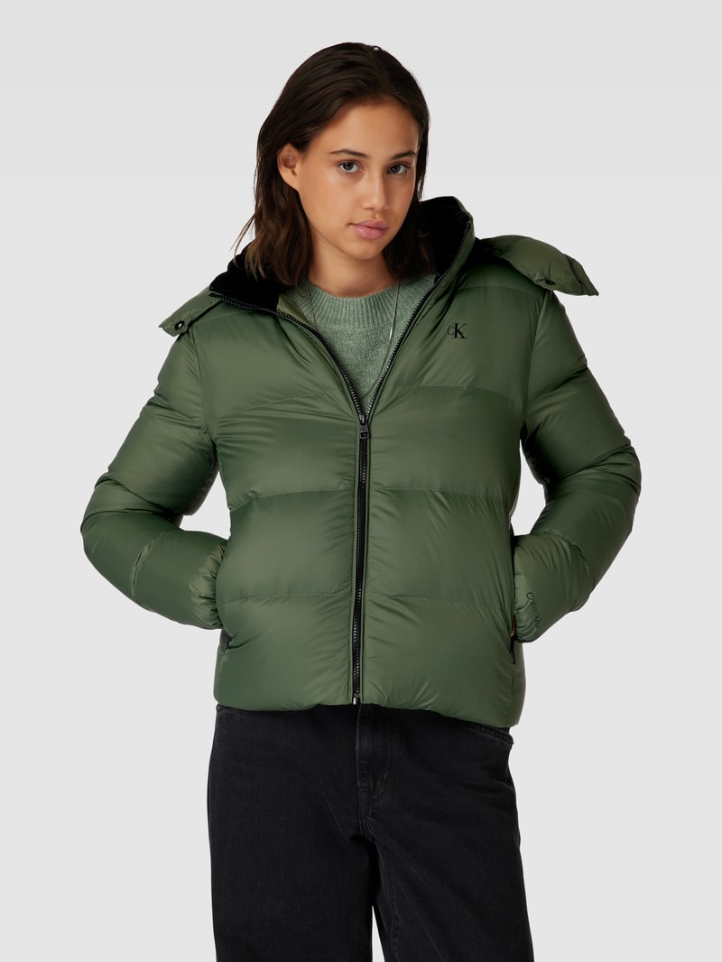 Steppjacke mit Kapuze in olivgrün