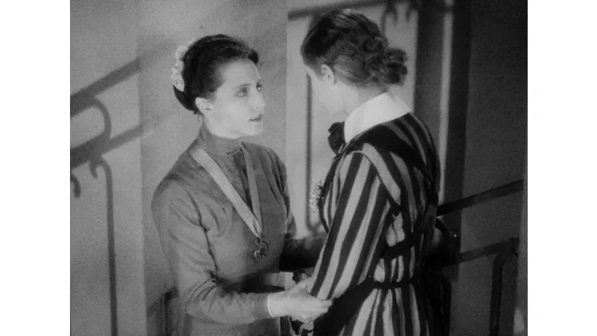 Mädchen in Uniform