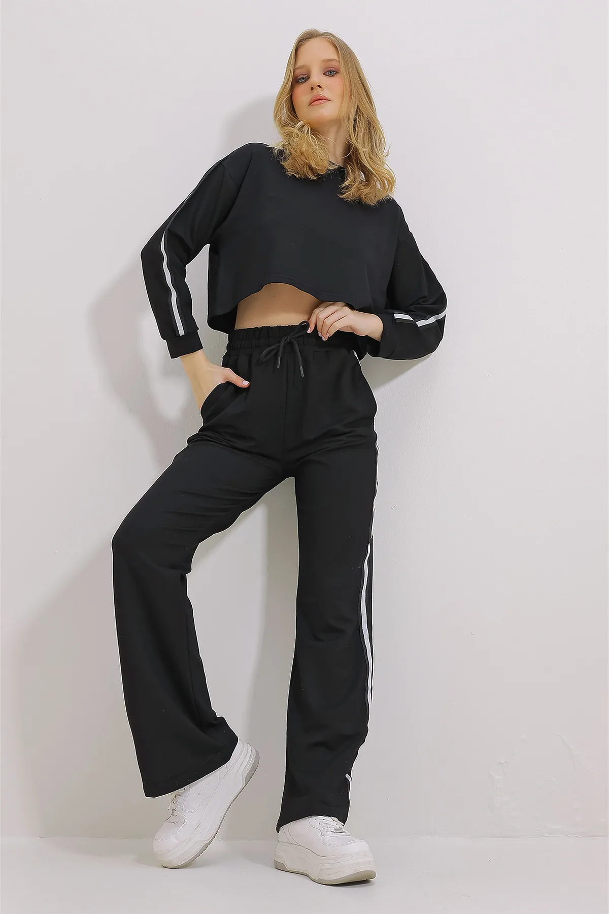 Trend Alaçatı Stili  Trainingsanzug - Schwarz - Regular Fit