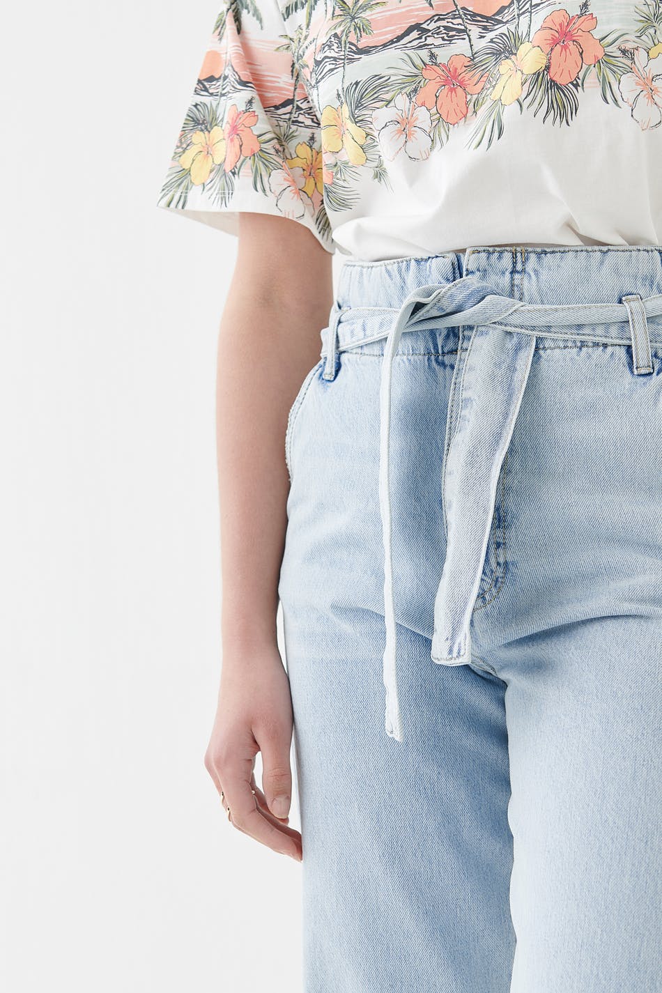 Belted paperbag jeans