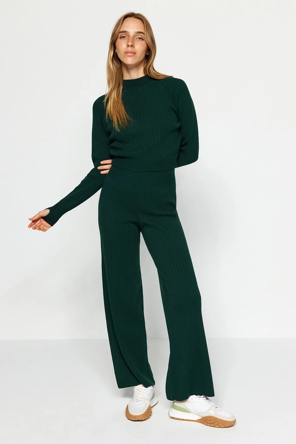 Trendyol Collection  Smaragdgrünes, kurzes Strickoberteil und -unterteil-Set TWOAW24AU00033