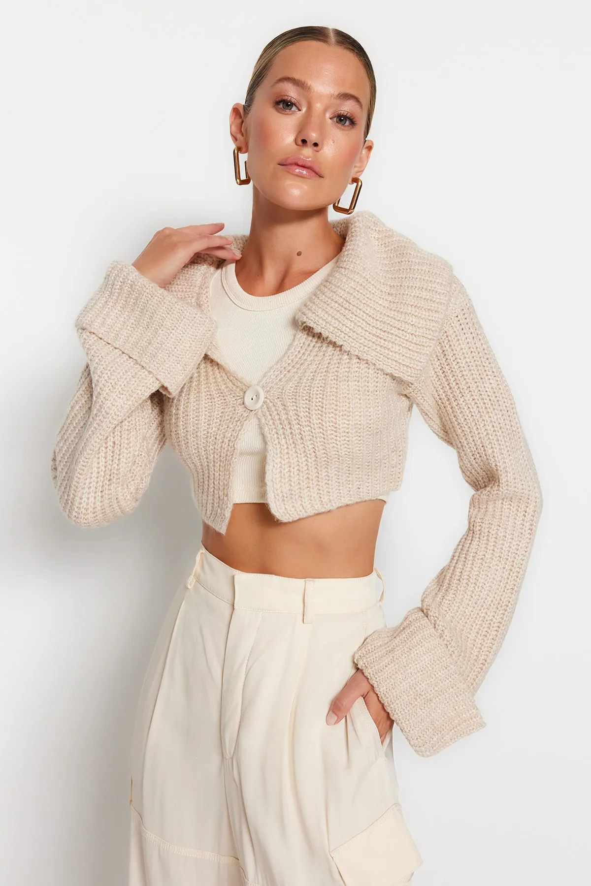 Trendyol Collection  Stone Crop Strick-Cardigan mit Rollkragen TWOAW24HI00116